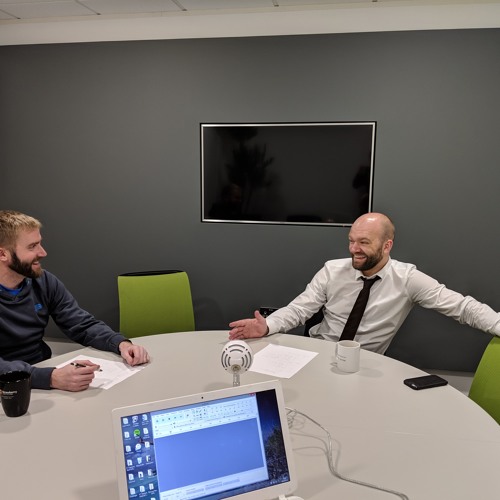 Collega's oefenen samen met Microsoft Loop achter het scherm